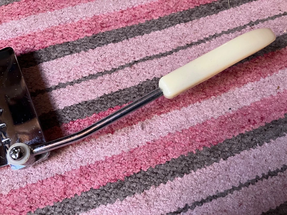 Vintage 1966 Gibson Maestro Short Vibrola Tremolo Guitar Bridge - Bild 4 von 4