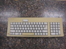 Vintage Apple Computer Macintosh M0116 ADB Keyboard -HV22