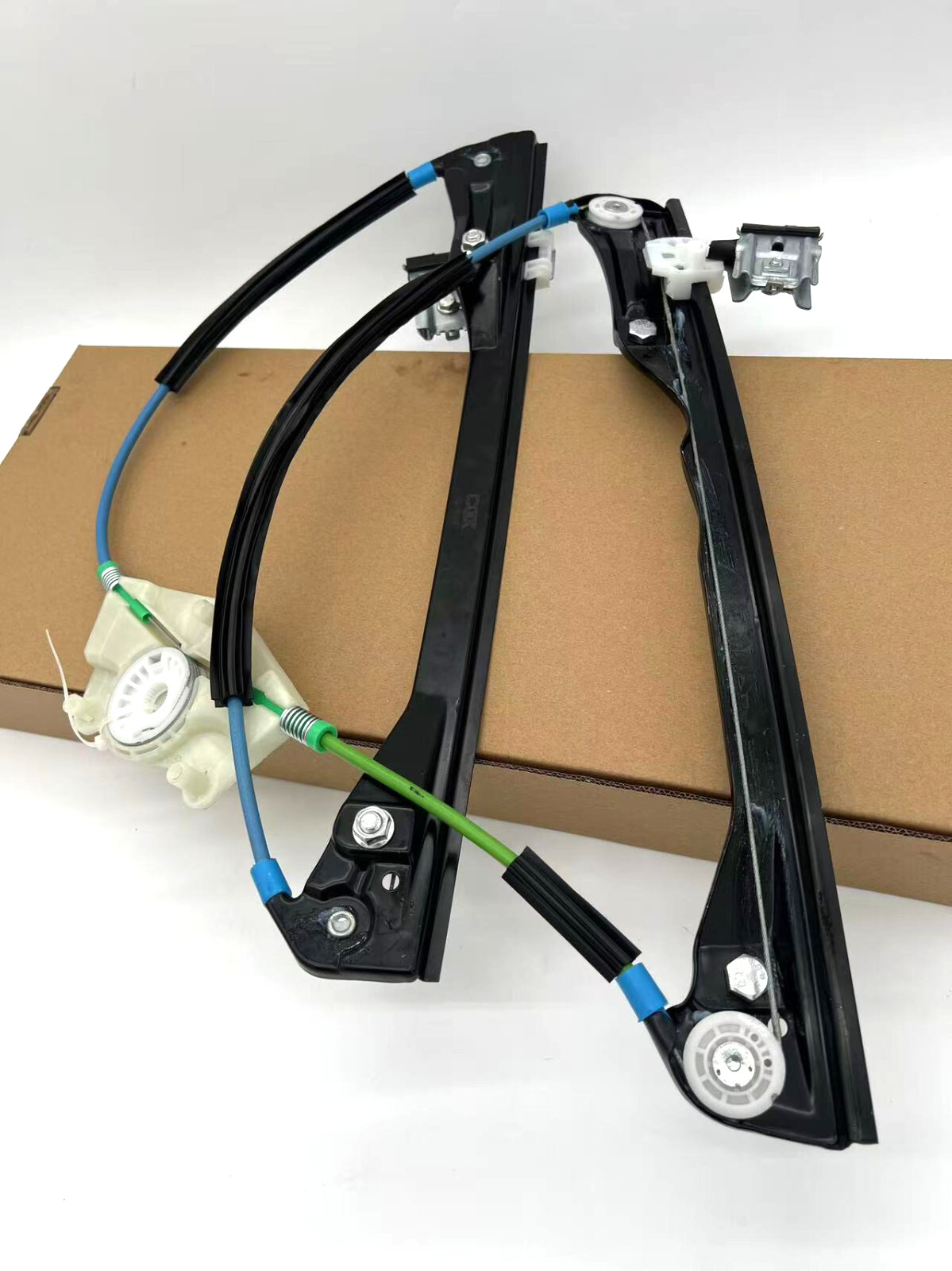 Lève-vitre avant droit pour VW Golf 4 et Bora 5 portes - Mécanisme 1J4837462