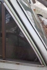 VW PASSAT B1 1973-1981 SALOON RIGHT SIDE FRONT DOOR TRIANGLE WINDOW GLASS