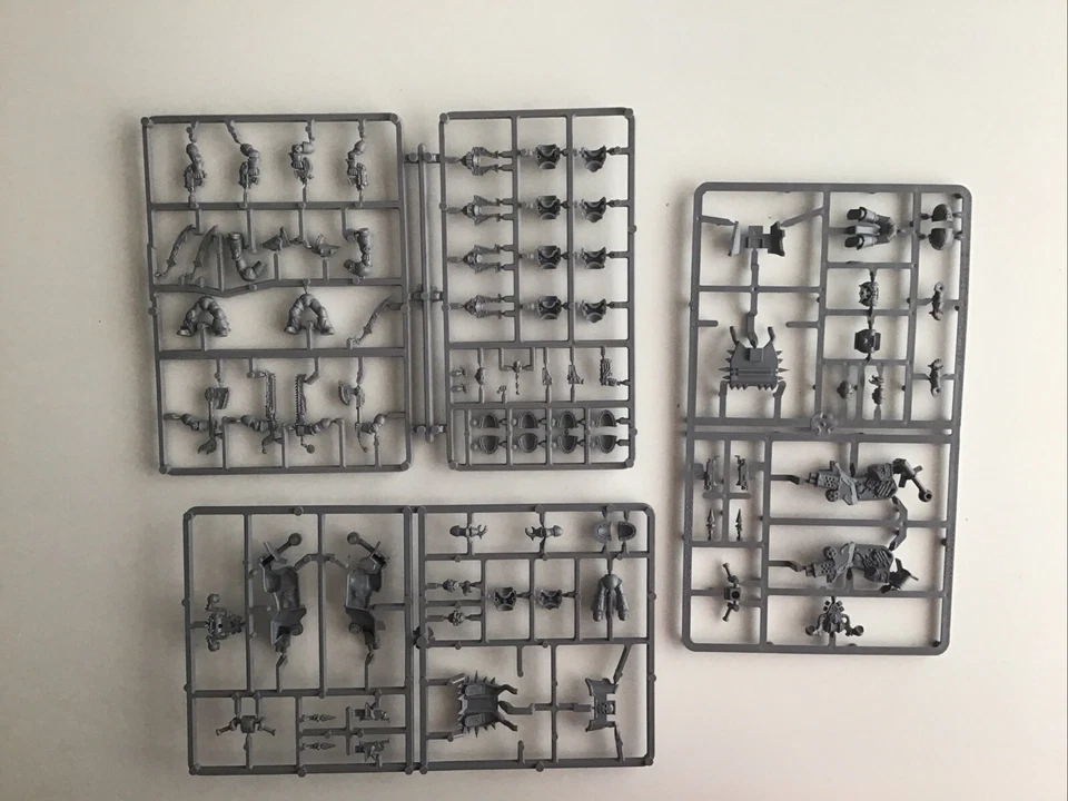 DE COLECCIÓN WARHAMMER 40.000 JUEGOS CHAOS SPACE MARINE BATTLE FORCE 2001 INCOMPLETO Foto 3 de 4