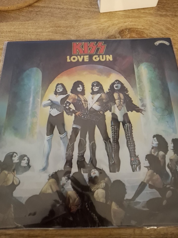 KISS 12