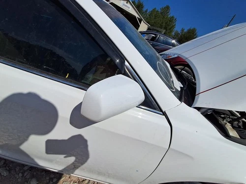 Used Right Door Mirror fits: 2011 Toyota Camry Power non-heated R. North America