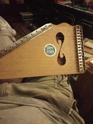 Zippy Zither Japan Vintage 16-String Wooden Instrument- One Broken String