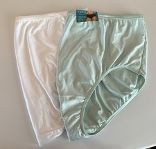VANITY FAIR RADIANT COLLECTION COMFORT STRETCH 2 PAIRS 11/4XL PANTIES NWT