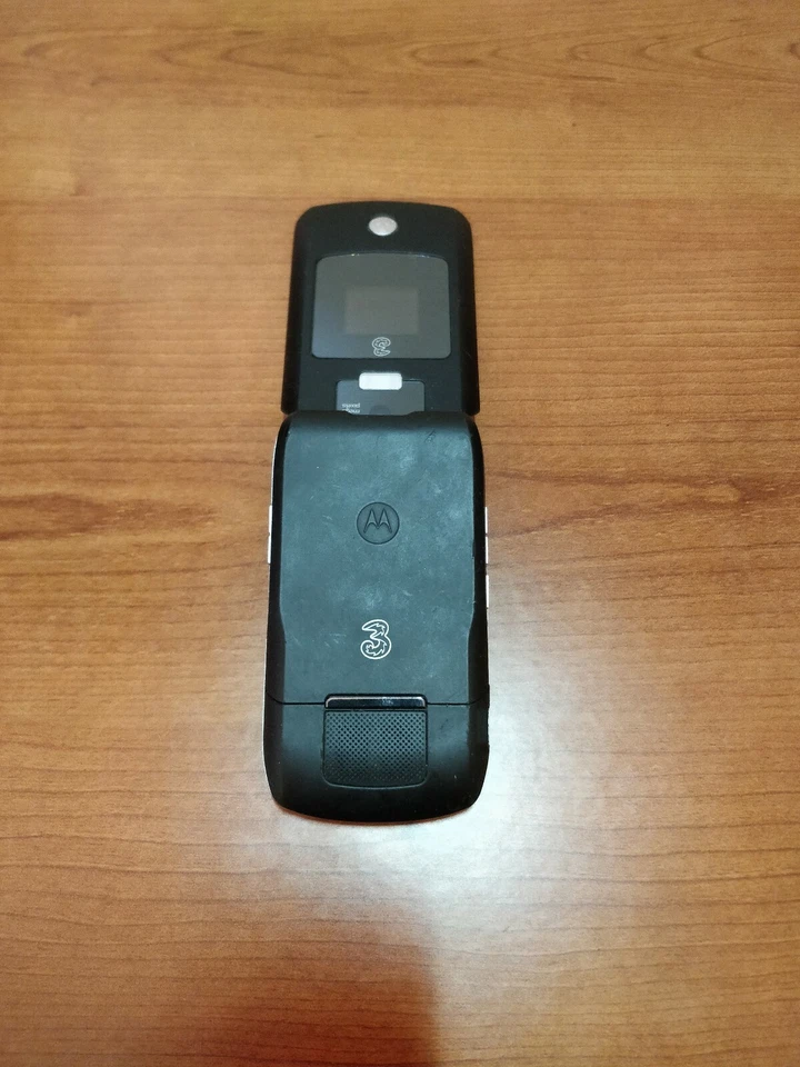 MOTOROLA V3x BLACK 2 MEGAPIXEL 2.2" BLUETOOTH CELLULARE VINTAGE PER AMATORI - Immagine 4 di 4