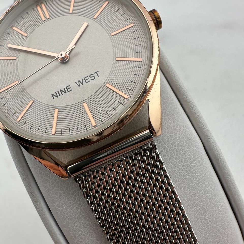 Reloj Nine West NW2195 Mujer Acero Inoxidable Plateado - Tiene Batería Nueva Foto 4 de 4