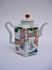 CHINESE FAMILLE ROSE PORCELAIN TEAPOT AND COVER, 19THC