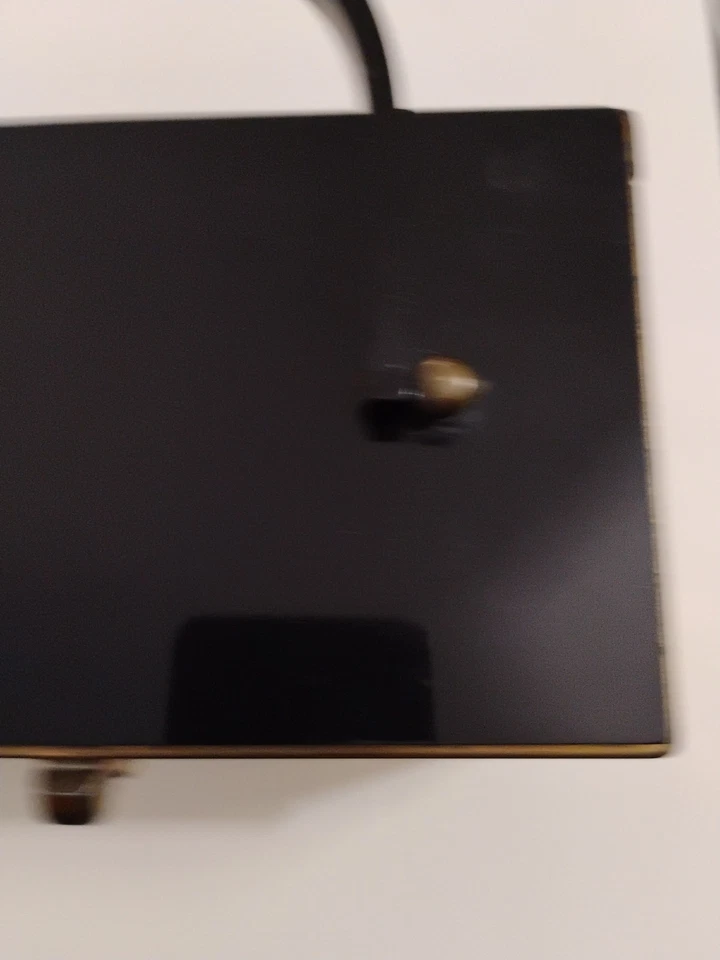 Cartera caja recortada de metal Lucite y latón de colección de los años 50 fondo completo, patrón de flores Foto 2 de 4