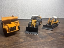 Siku Muldenkipper 3427, 580 2plus2 Radlader 3533 + Planierraupe PR724 3532. 1:55