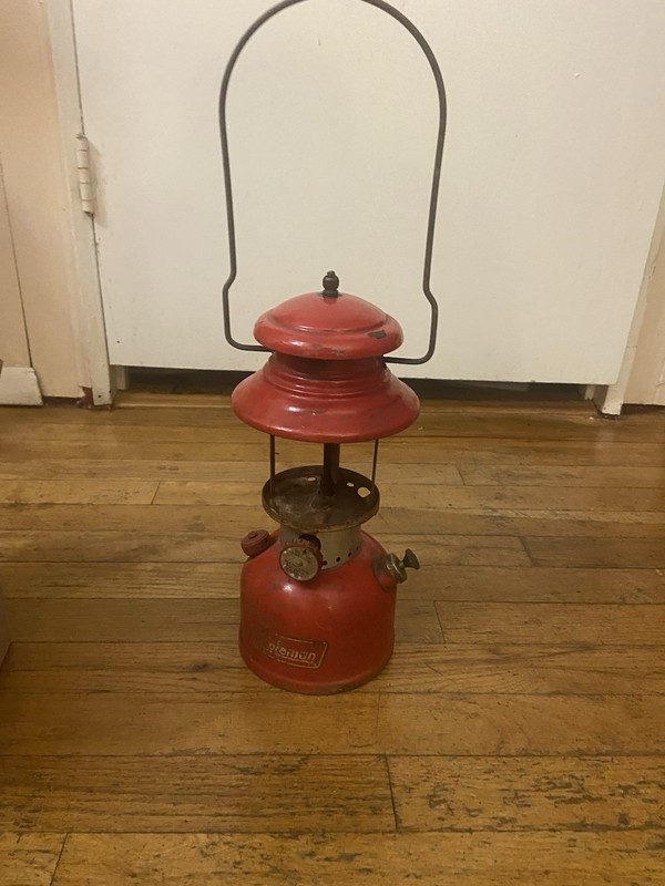 VINTAGE RED Coleman Single Mantle 200a  Lantern With BRAND NEW GLOBE IN BOX