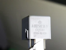 Opel Mercedes Maserati A 002 542 26 19 Tyco V23134-J52-X361 relay
