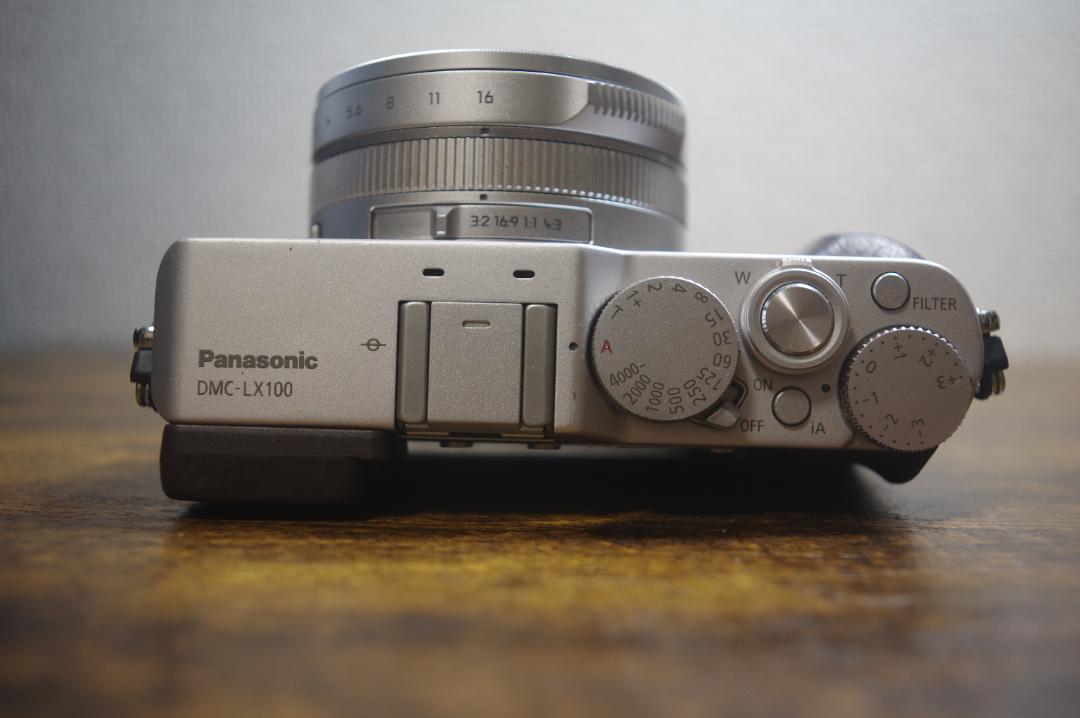 Panasonic LUMIX DMC-LX100 12.8MP Digital Camera Silver Used Panasonic LUMIX DMC-LX100 12.8MP Digital Camera Silver Used