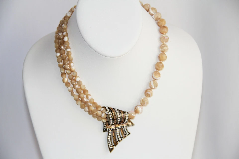 Collar Heidi Daus “Ribbon Candy” Cristal Swarovski y Facetado Concha de Pavo Real Foto 4 de 4