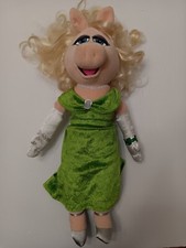 Disney Store Authentic Muppets Most Wanted 19" MISS PIGGY Toy Plush Doll