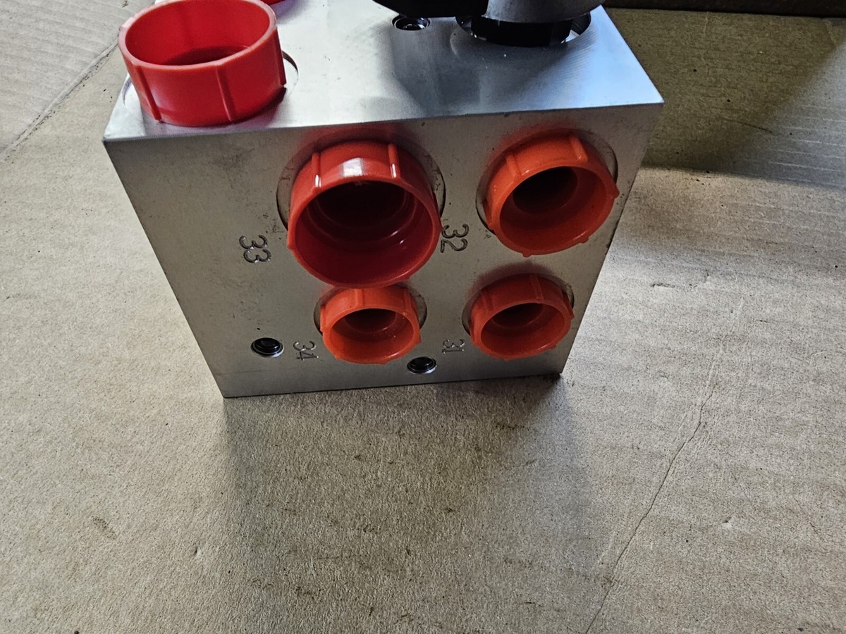JLG Part 1001162536 - VALVE, FLY BOOM - OEM | eBay