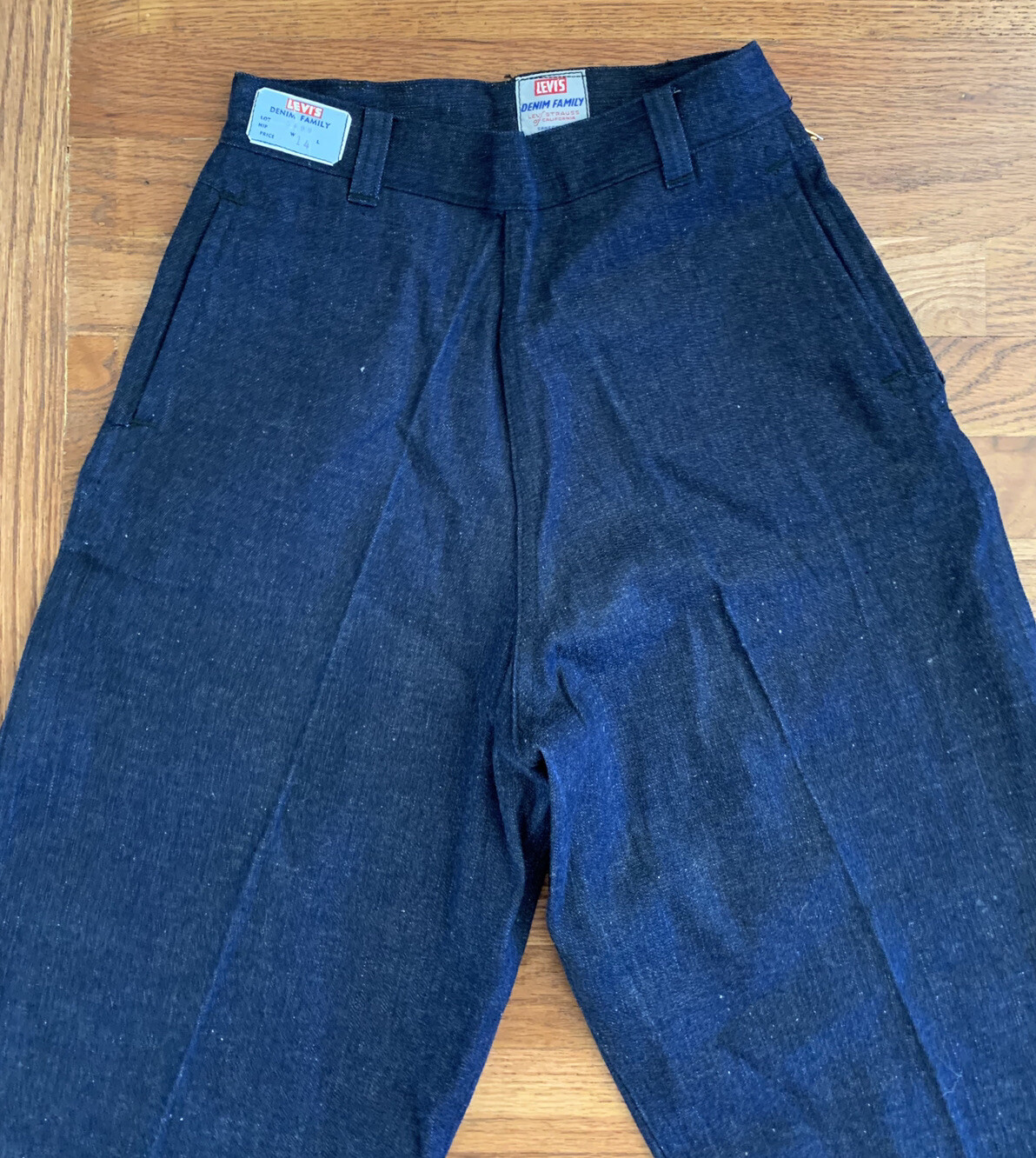 levis 704