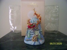 Ornement souvenir Hallmark Le village endormi 2006 neuf en boite