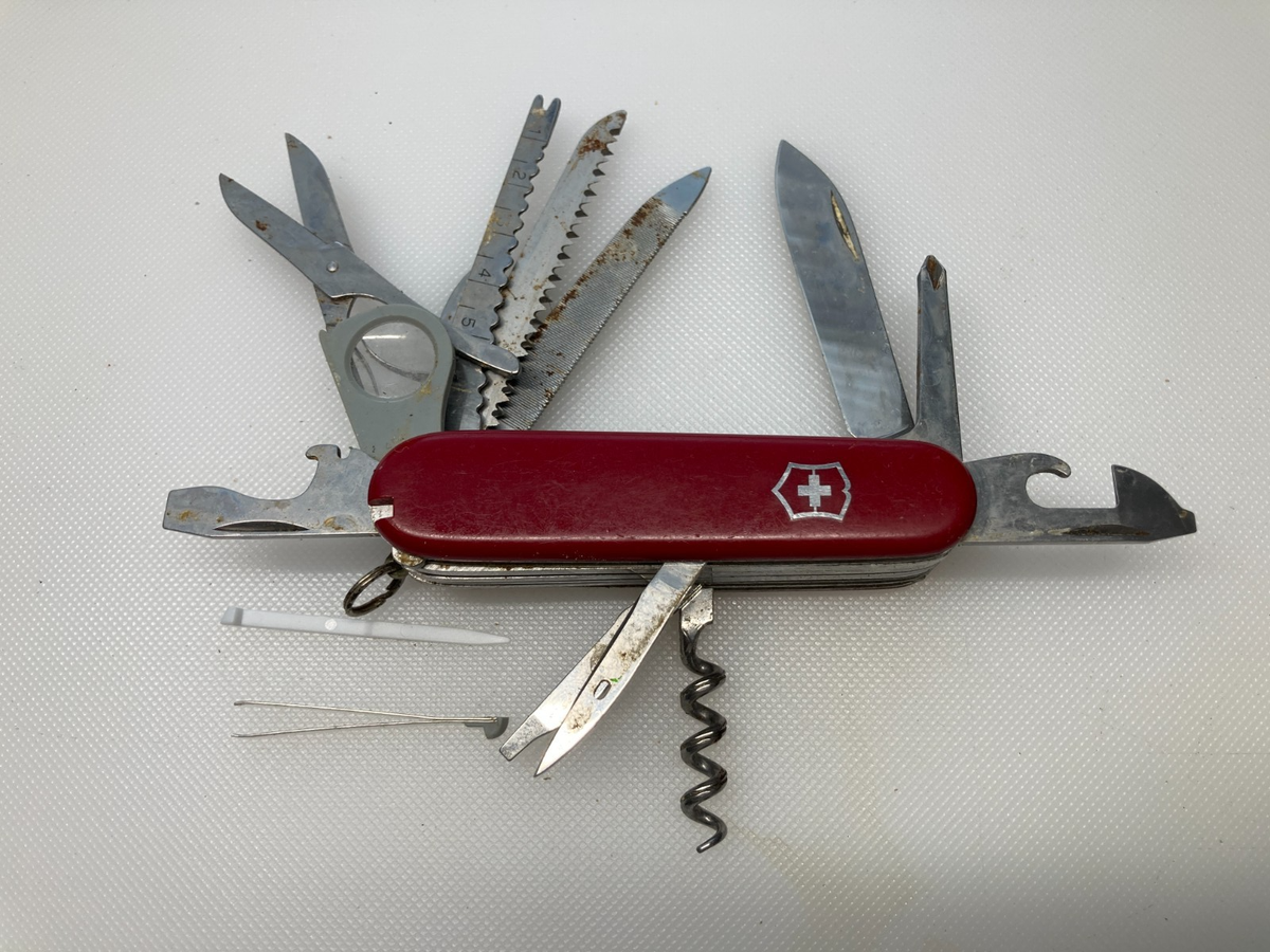 Victorinox Champion Plus Swiss Army Knife 91mm -GROOVED CORKSCREW