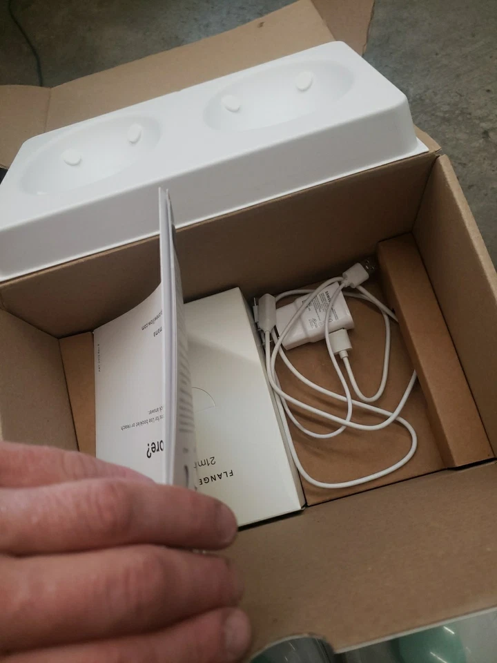 Willow Go Wearable Breast Pump - Image 2 of 2