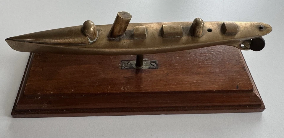 U-Boot Modell WK 2 aus Messing mit Holzfuß - Top Zustand