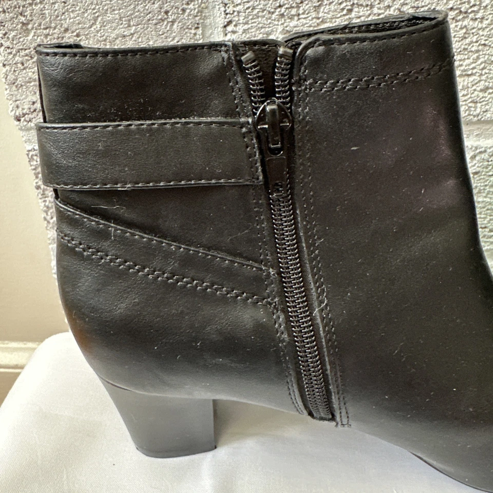 Botines de tacón ancho para mujer talla 8 Medio Oriente 5to imitación cuero negro con hebilla Foto 4 de 4