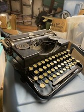 ROYAL MODEL A DE LUXE Portable Typewriter - Excellent - WORKING thumbnail