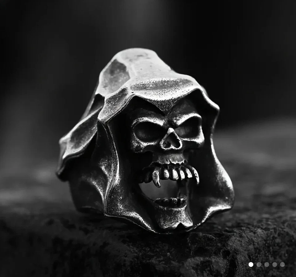 Anillo Esculpido Calavera de la Muerte Punk Pueter Estilo Edgy, Audaz, En Tu Cara Accesorio Foto 2 de 4