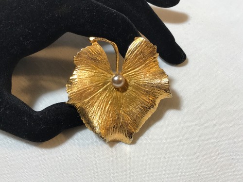 Vintage Gorgeous CORO 7mm Faux PEARL Goldtone BROOCH 1952