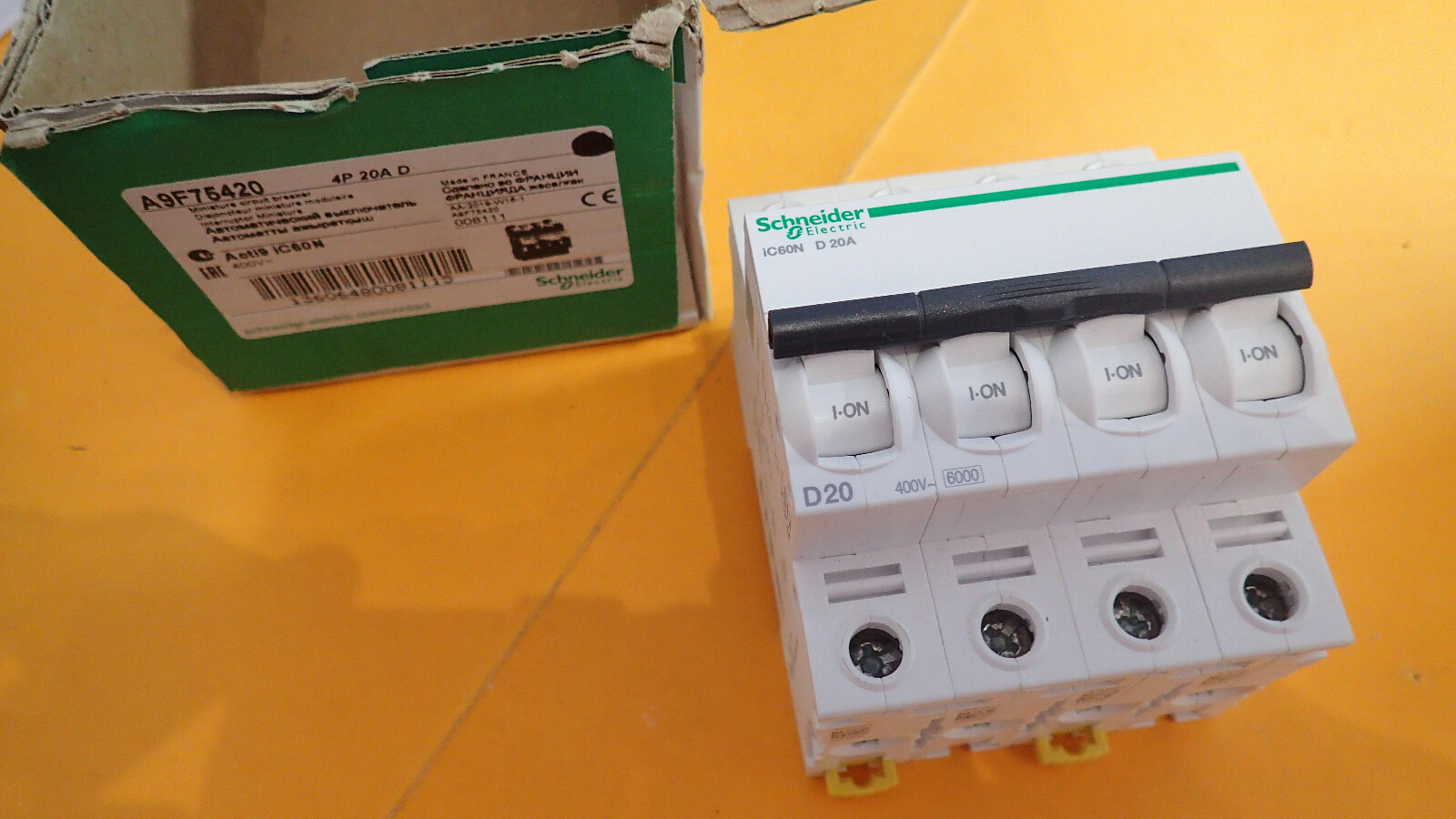 Protégez vos moteurs triphasés avec le disjoncteur Schneider A9F75420 20A Courbe D Acti9 iC60N