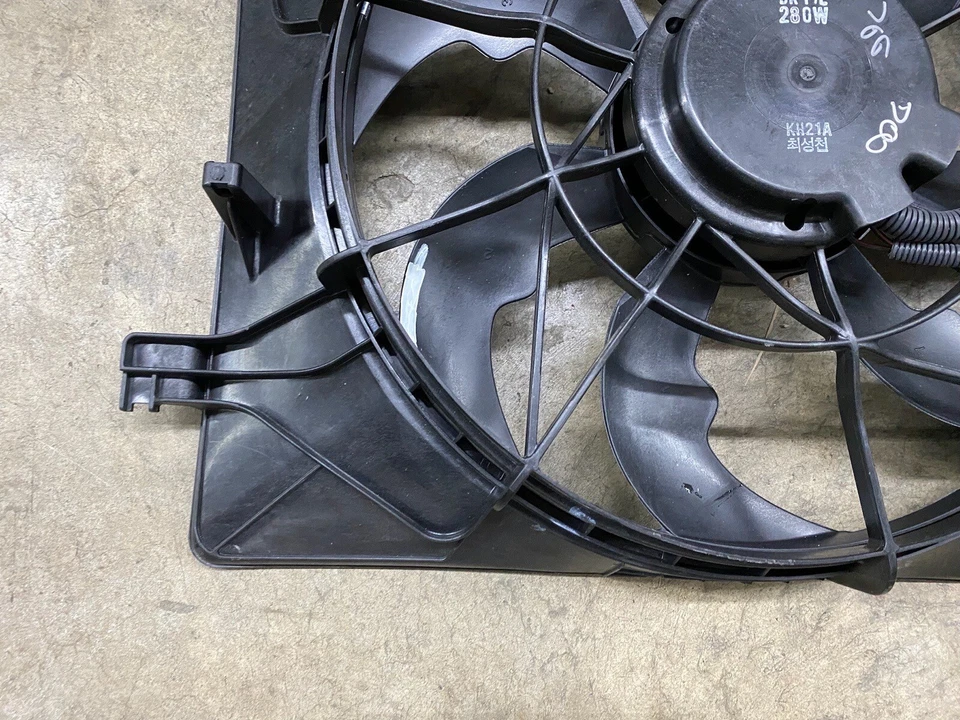 2011-2017 Hyundai Veloster Radiator Cooling Fan Motor Assembly 25380-2V700 OEM  Foto 2 de 4