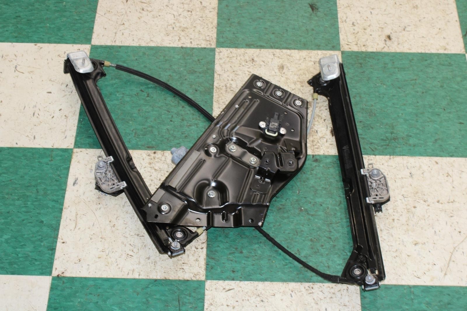 Maserati Quattroporte 2014-2024 Front Left Window regulator
