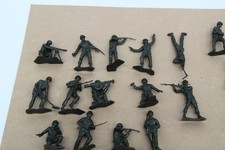 Marx Recast 54mm 1/32 WWII GI's Lot of 14 Figures Dark Green