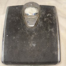 Vintage Detecto Bathroom Scale In Working condition With Bubble Glass.
