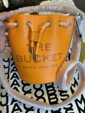 RARE & HTF Marc Jacobs THE BUCKET H652L01PF22-818 Tangerine 🍊