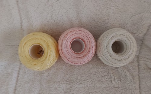 DMC EMBROIDERY SKEINS LOT YELLOW, PINK AND ECRU - Picture 3 of 3