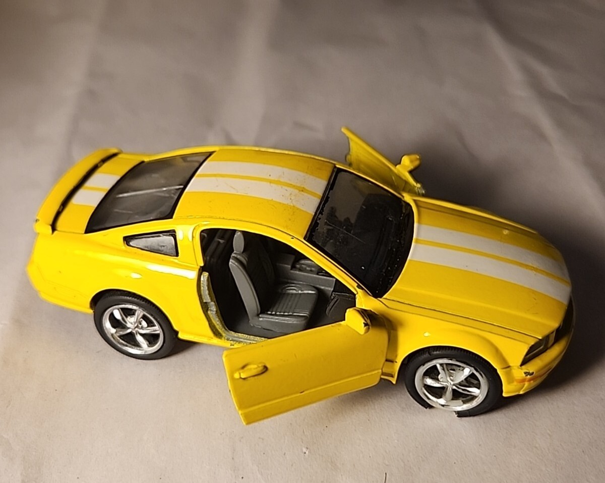 Ford Yellow Mustang 限定版 1/50 Ford Mustang-GT 2006 1:38 scale KT.5091.DF Yellow | eBay