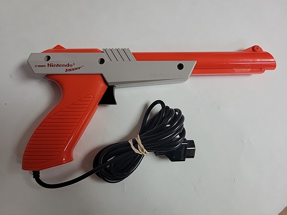 Nintendo NES Zapper Duck Hunt Light Gun Authentic NES-005 Orange