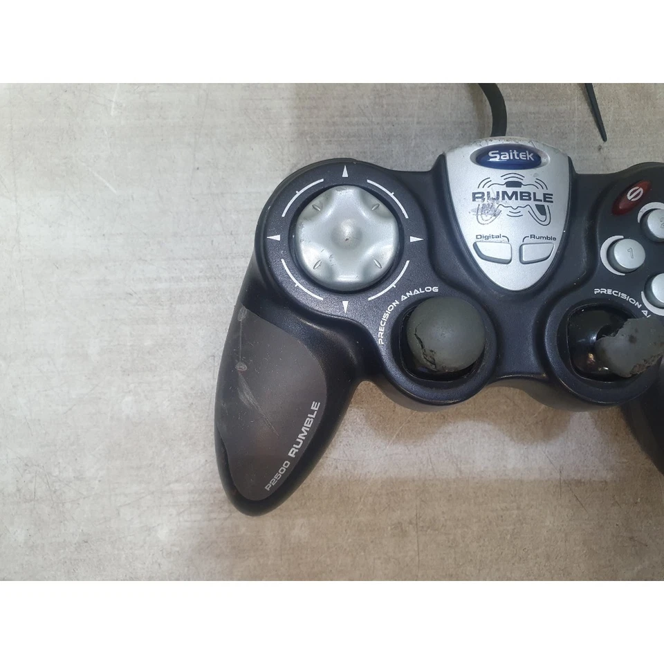 Saitek Rumble P2500 Analog Gaming Controller Black Wired USB Handheld Ergonomic - Image 2 of 4