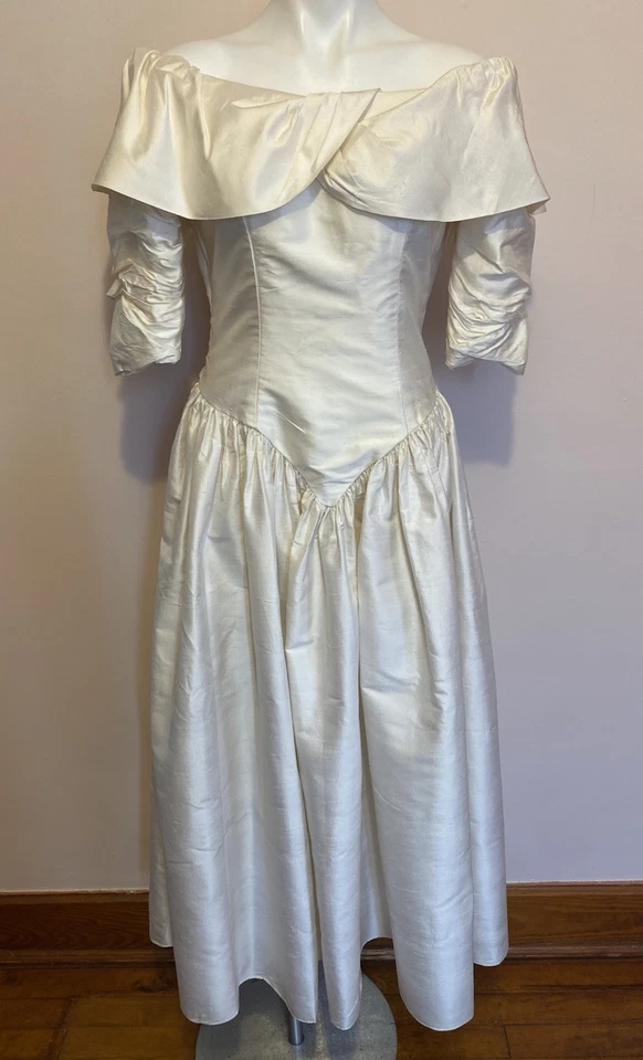 Винтажный Alfred Angelo тафта крем на плечо V талии свадебное платье большой - Изображение 2 из 4