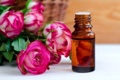Türkisches Rosenöl / angereichert mit Sonnenblumenöl und Vitamin E