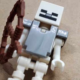LEGO Minecraft Minifigure - Skeleton w/Silver Armor - From Set 21127 min033