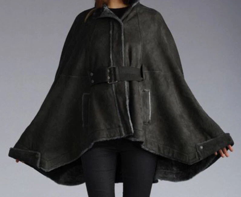 UGG Seagate 100 Twin Face Shearling Black Cape Size S M