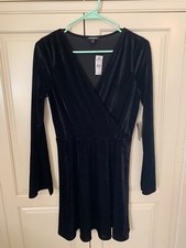 NWT EXPRESS BLACK VELVET SURPLICE FIT AND FLARE DRESS sz S