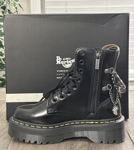 Stivali Dr. Martens x Marc Jacobs donna US 7 Vegan Jadon MJ neri con ciondolo argento - Foto 7 di 17