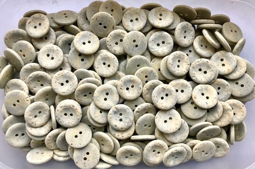 Buttons 20mm Light Natural Cream Stone Marbled Wooden Wood Effect 2 Hole (W705) - Picture 10 of 24