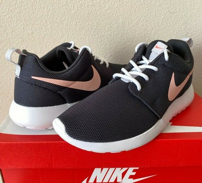 nike roshe one grey and pink