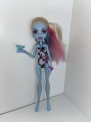 Monster High ABBEY BOMINABLE Skull Shores Doll Beach Swim Good Condition 