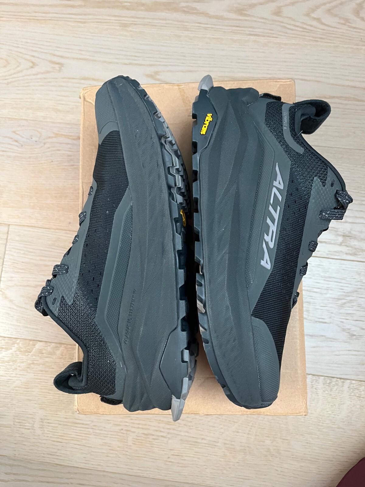 Chaussures de Trail Randonnées Altra Olympus 6 Taille 40 5 Noir