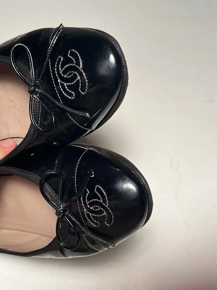 Chanel Women's Size 36.5 Cap Toe Ballerina Logo Flats black  - Image 2 of 4